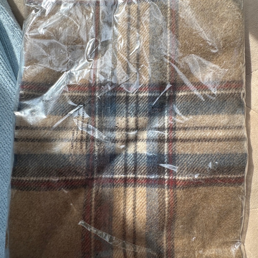 Merino Plaid Wool Scarf in Tan and Blue - Picture 3 of 4
